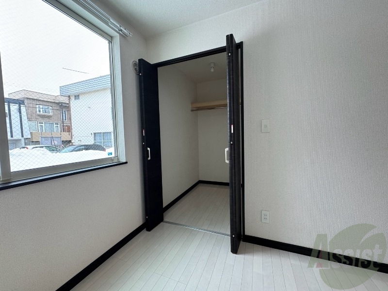 収納　寝室の収納です。部屋がすっきり片付きます。