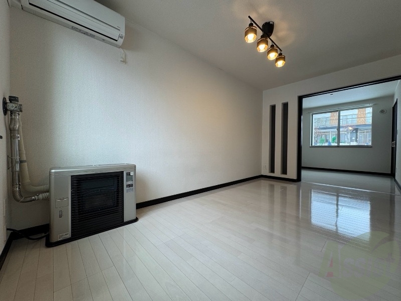 居室・リビング　広くてキレイなお部屋が広がっていて、充実した生活が送れそう。