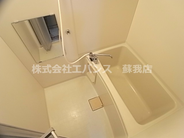 バス・シャワールーム　落ち着いた空間のお風呂です