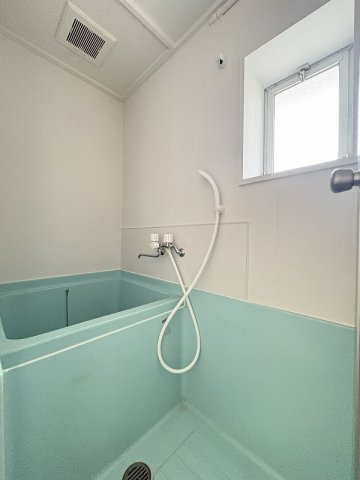 バス・シャワールーム　コンパクトで使いやすいお風呂です
