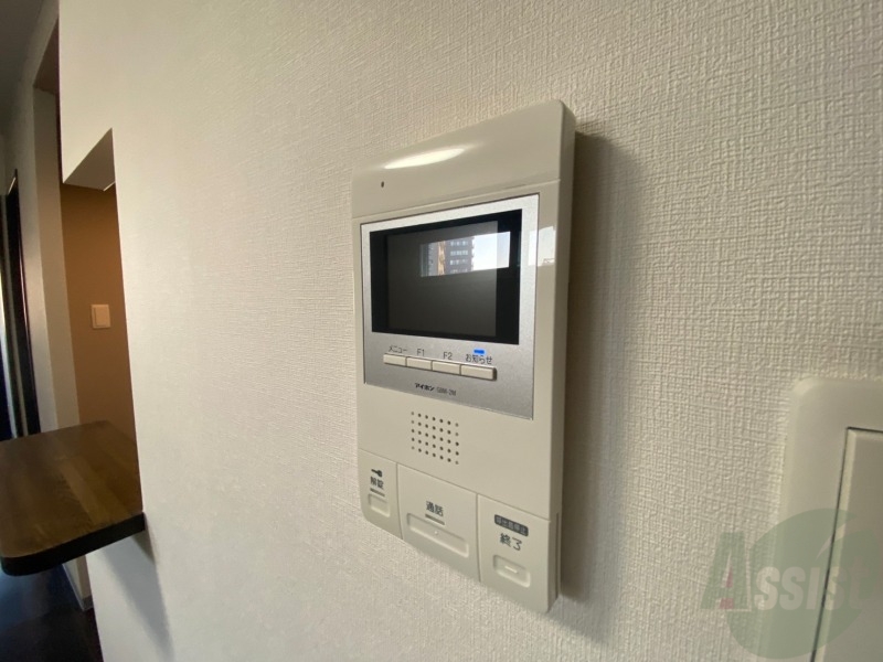 セキュリティ　ＴＶモニター付インターホンです。来客者の顔が見えるので安心！