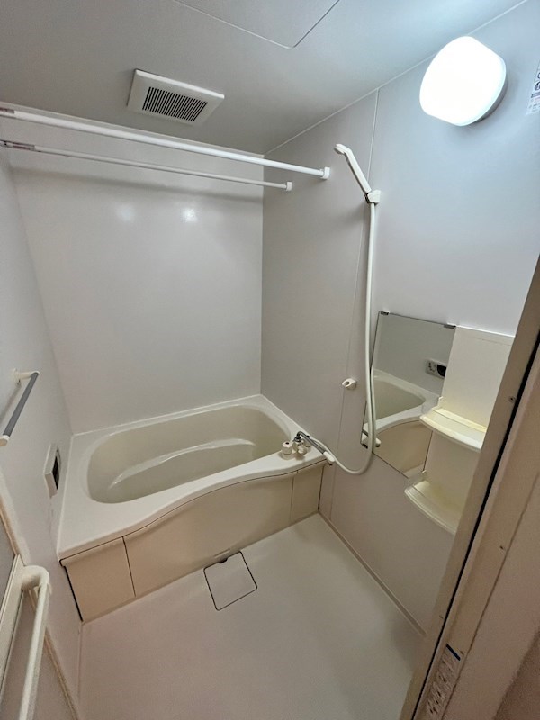 バス・シャワールーム　※別部屋参考写真