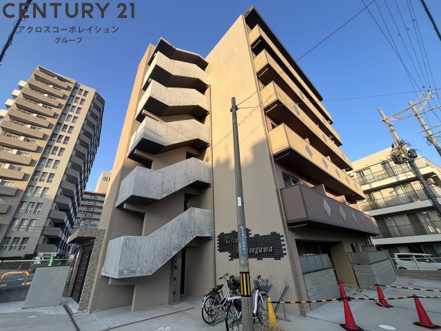 建物外観　オートロックで外部の人間が簡単に出入りできないため安心です。