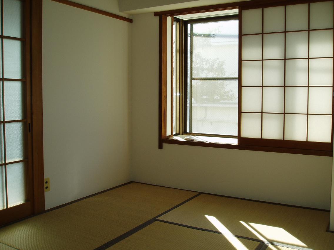 大東総業ビルの居間写真
