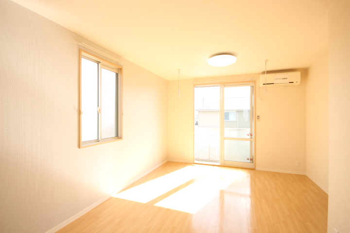 居室・リビング　南向きＬＤＫ１２、５帖です！　日当たり良好です。