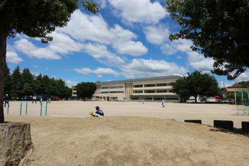 小学校　足利市立南小学校（小学校）まで522m