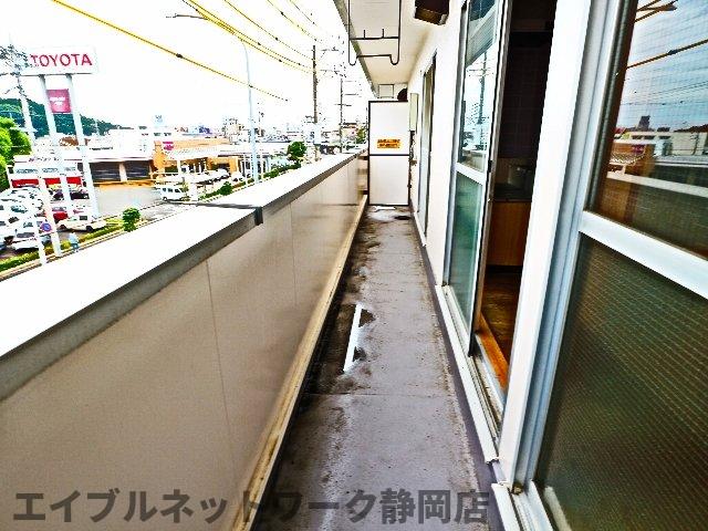 【静岡市葵区平和のマンションのバルコニー】