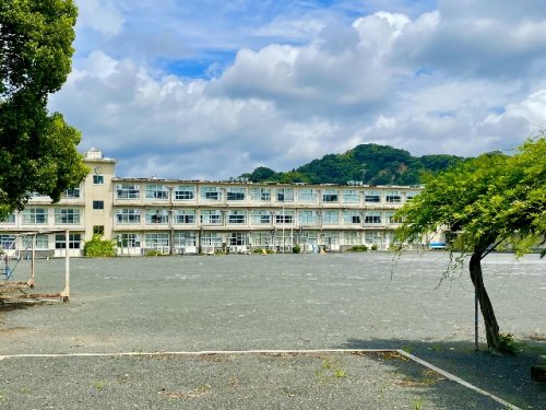 【静岡市葵区平和のマンションの小学校】