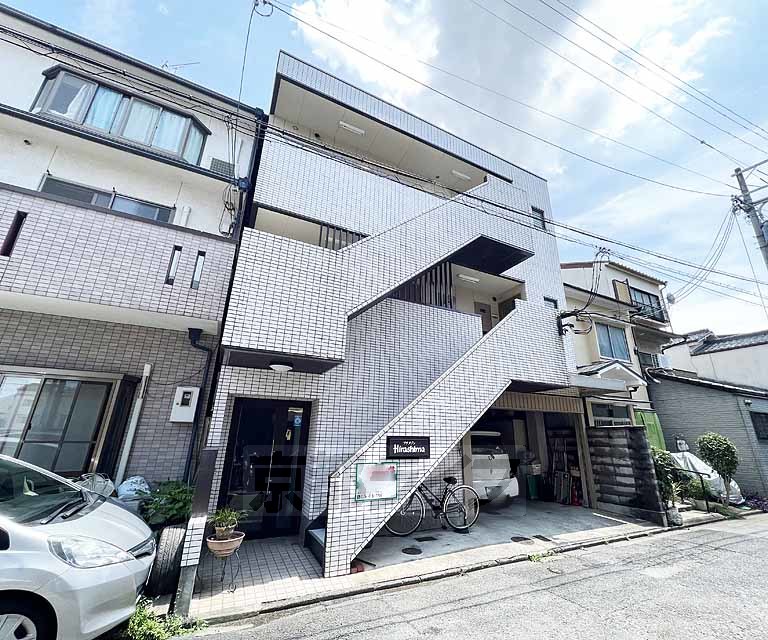 京都市下京区西七条北月読町のマンションの建物外観