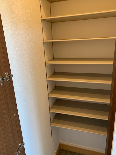 玄関　収納たっぷりのシューズクローク