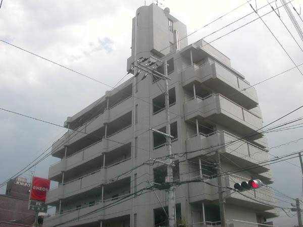 岸和田市別所町のアパートの建物外観