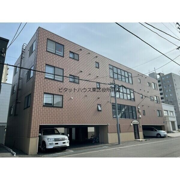 札幌市北区新琴似十二条のマンションの建物外観