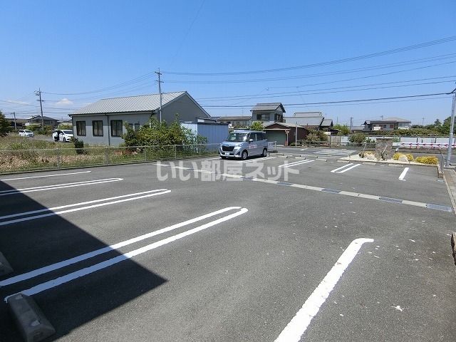 【津市河芸町上野のアパートの駐車場】