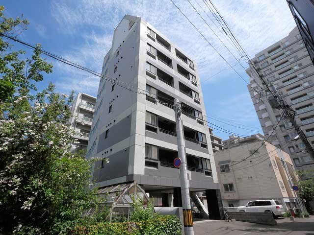 札幌市中央区南一条西のマンションの建物外観