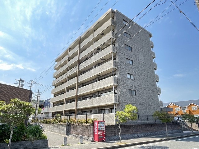 【レジデンス原田の建物外観】