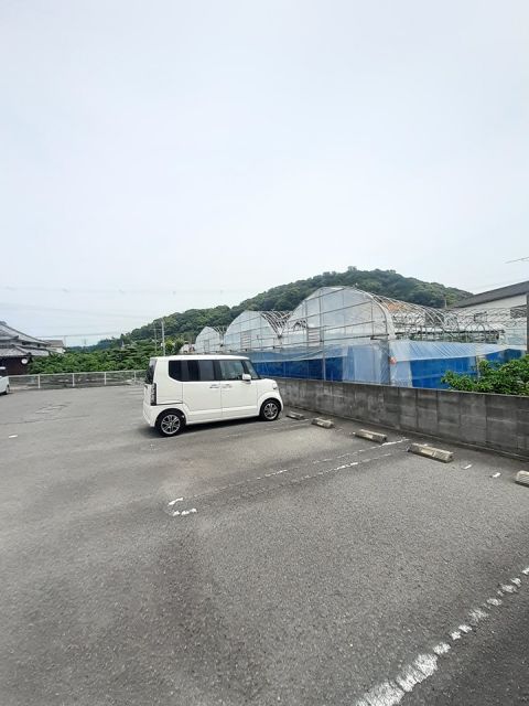 【有田郡広川町大字広のアパートの駐車場】