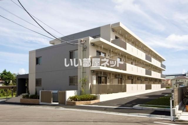 藤沢市羽鳥のマンションの建物外観