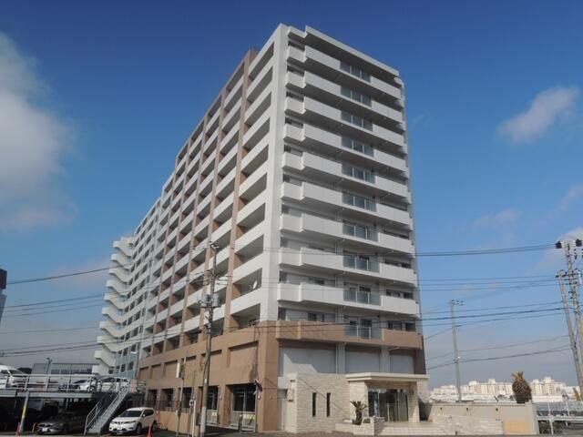 横須賀市小川町のマンションの建物外観