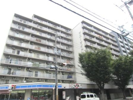 【大阪市淀川区西中島のマンションの建物外観】