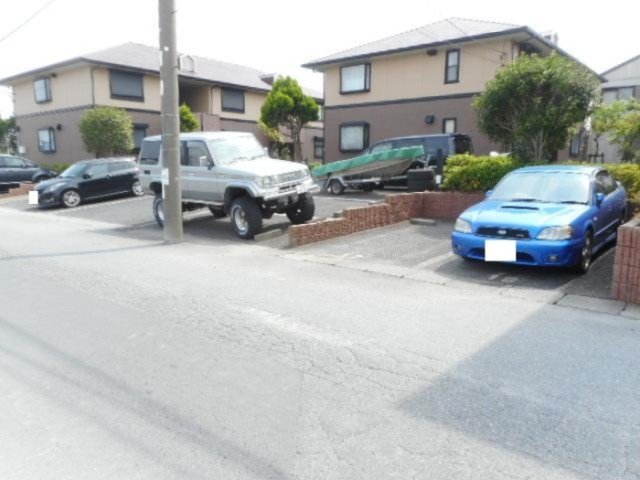 【シャン・ティオン壱番館の駐車場】