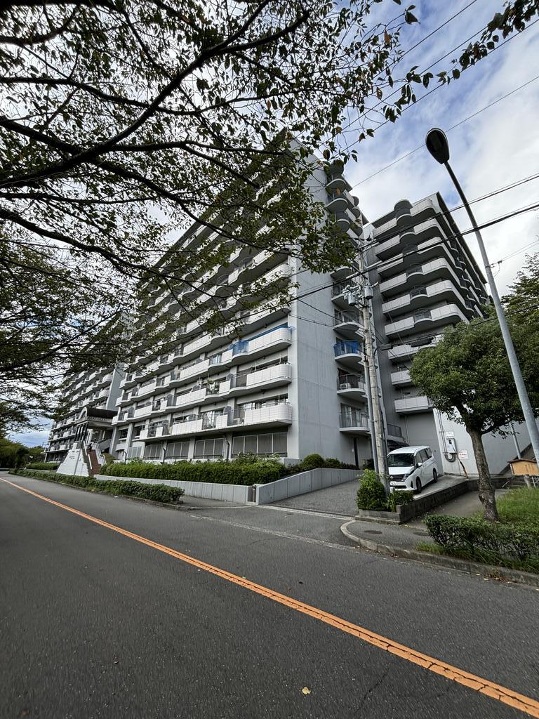 河内長野市美加の台のマンションの建物外観