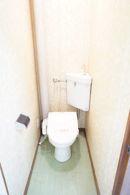 トイレ　トイレは洗浄便座付き