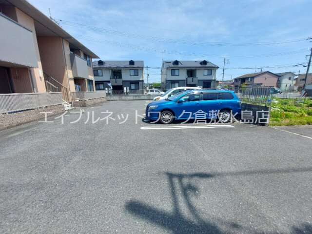 【フルール上成A棟の駐車場】