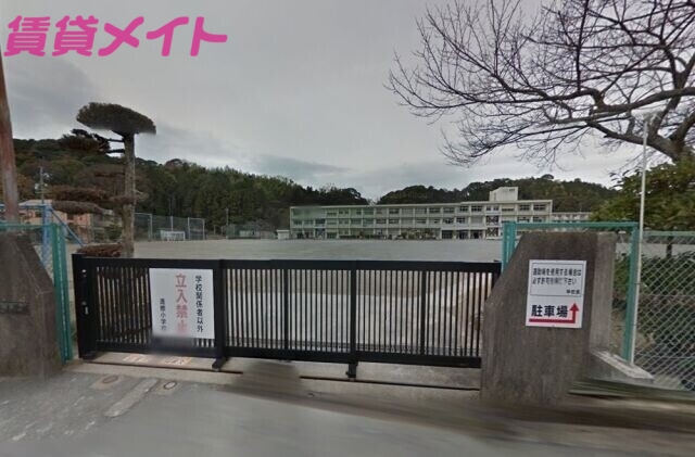 【伊勢市神久のアパートの小学校】