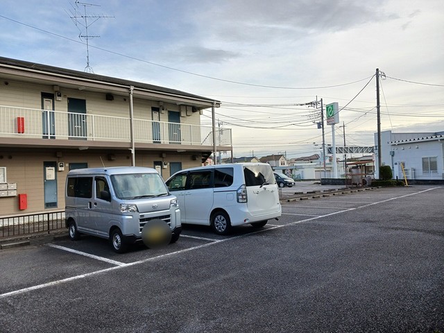 【ＧＡＲＡＫＵ　雅・楽の駐車場】