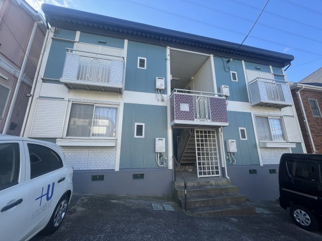 建物外観　緑のかわいらしい外観です