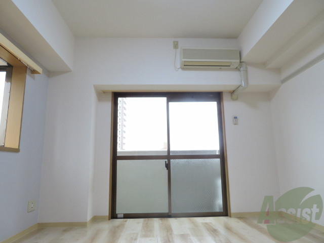 居室・リビング　リビングは窓が大きく日が良く入り明るいです。