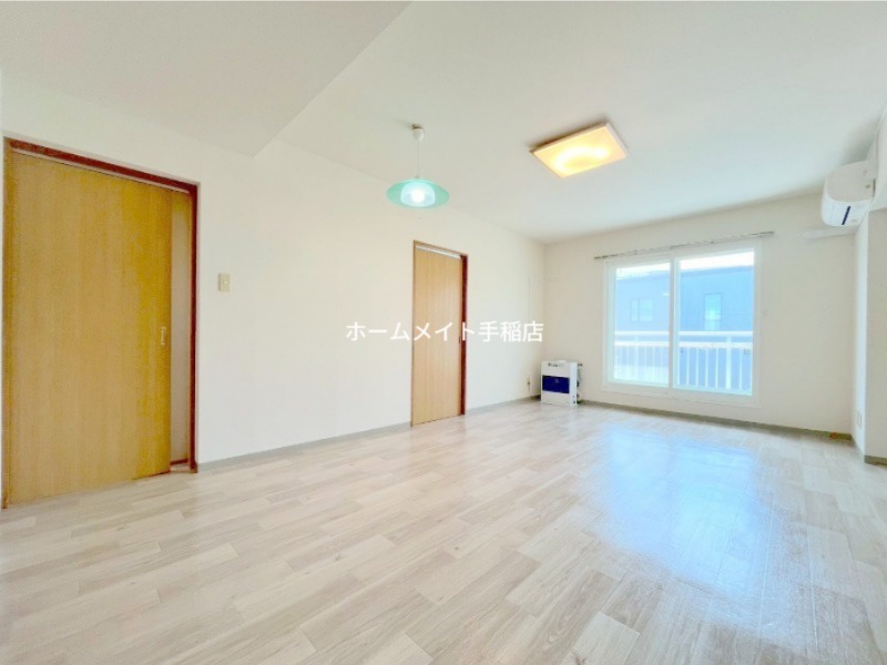 居室・リビング　日当たりの良いリビングです♪