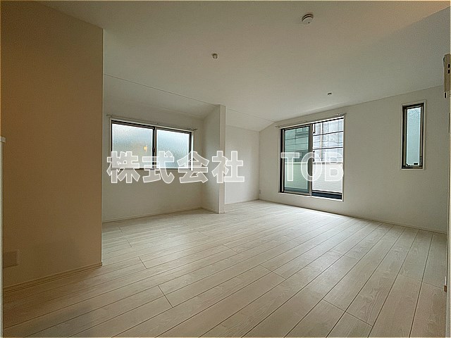 居室・リビング　2F　LDK16.7帖