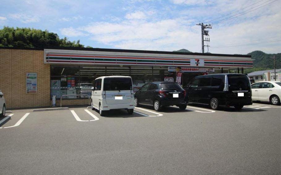 コンビニ　セブンイレブン下関長府江下町店（コンビニ）まで176m