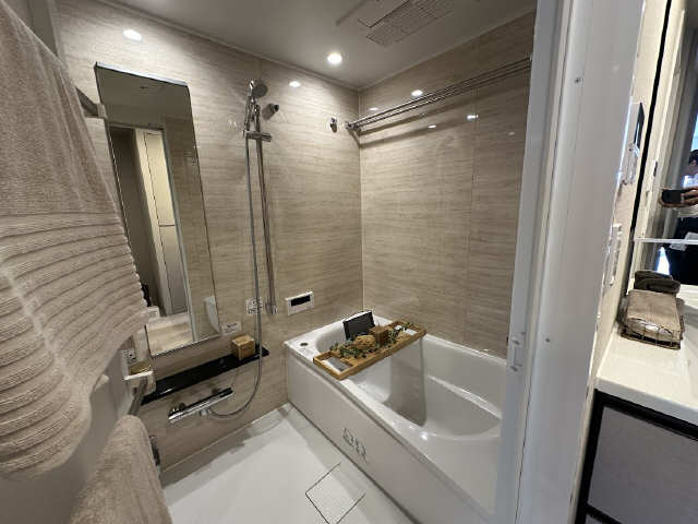 バス・シャワールーム　同マンション・同型モデルルームを撮影