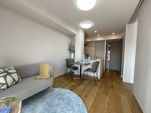 居室・リビング　同マンション・同型モデルルームを撮影