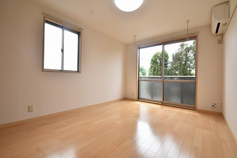 居室・リビング　日当たり良好の明るいお部屋です。