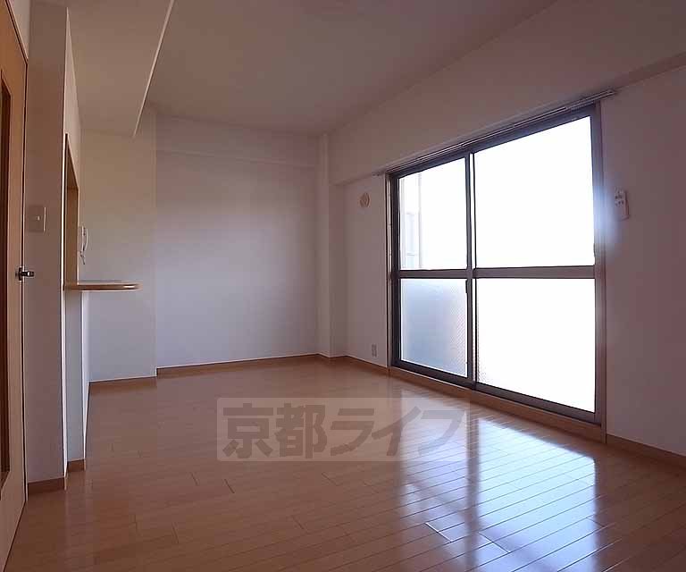 居室・リビング　広々としたお部屋です。