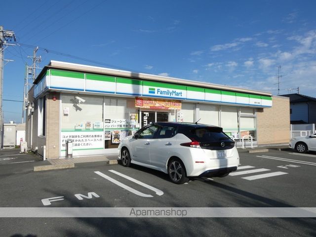 コンビニ　ファミリーマート湖西中之郷店（コンビニ）まで552m