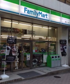 コンビニ　ファミリーマート麹町二丁目店（コンビニ）まで108m