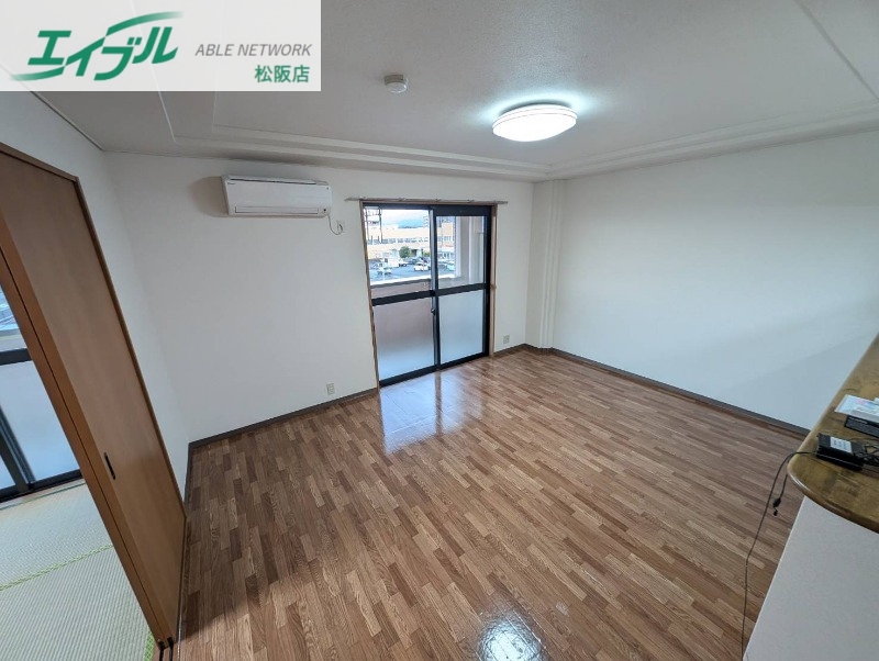 居室・リビング　同物件別部屋写真