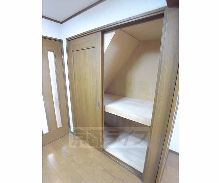 収納　階段下収納