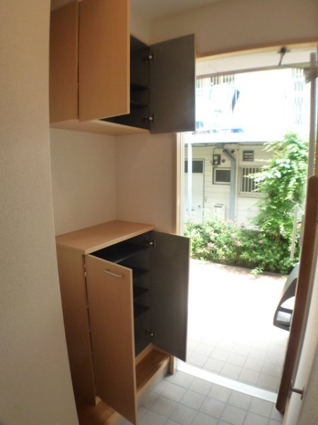 玄関　玄関にはゆとりのシューズＢＯＸ♪