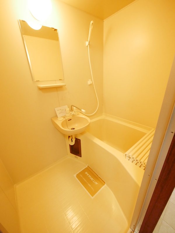 バス・シャワールーム　シャワー