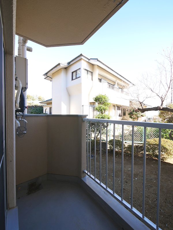 バルコニー　室外洗濯機置き場