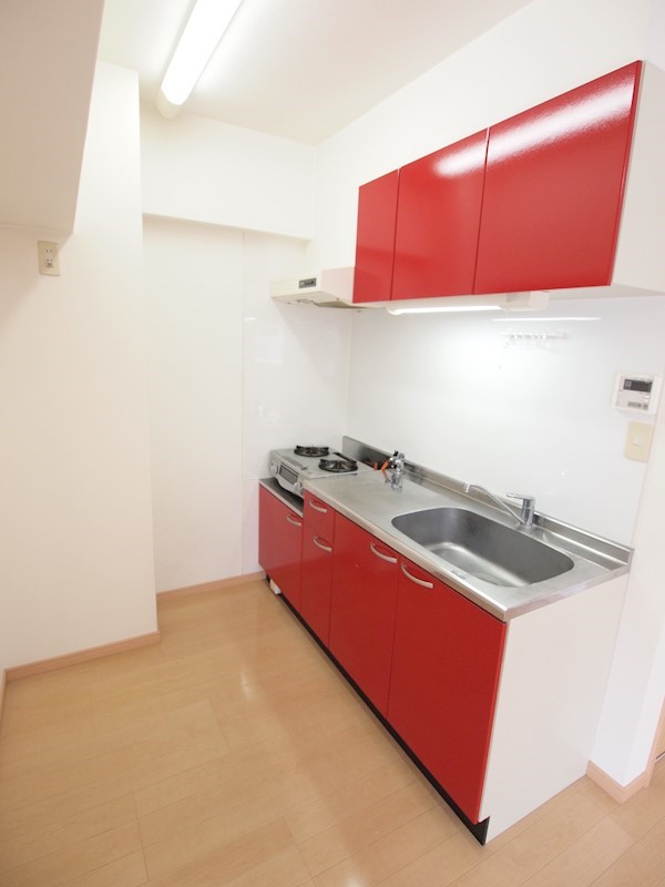 キッチン　充実設備のシステムキッチン。