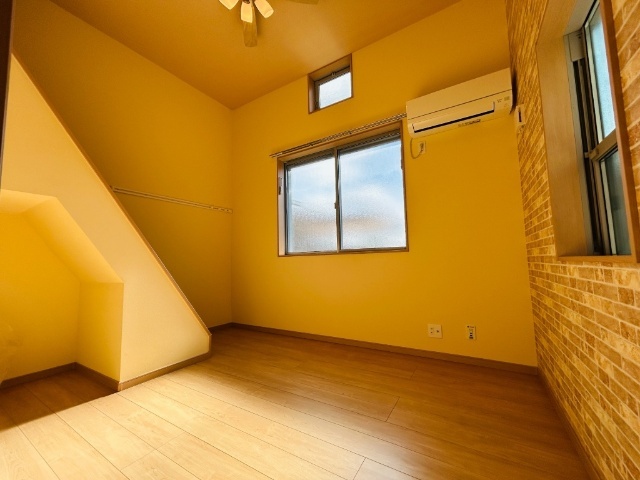 居室・リビング　二面採光で明るいお部屋♪