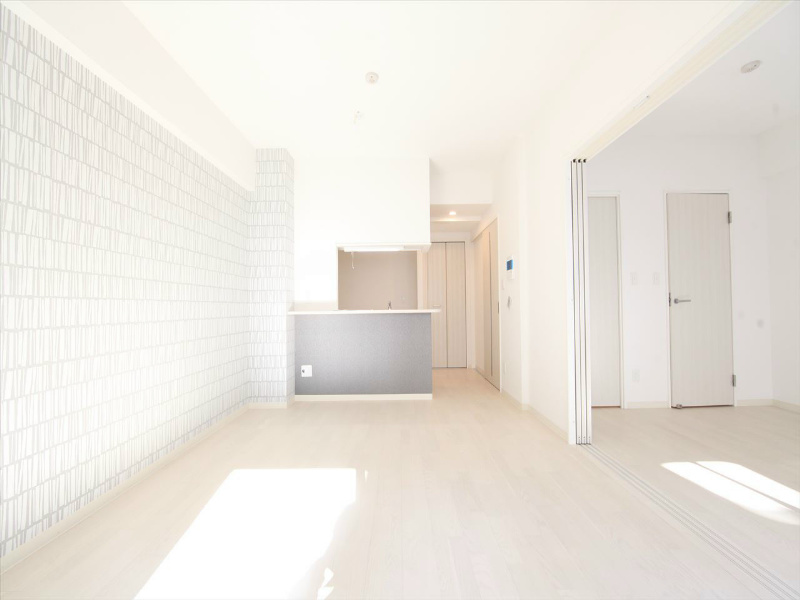 居室・リビング　LDK12.24帖　エアコン付　南向きバスコニー