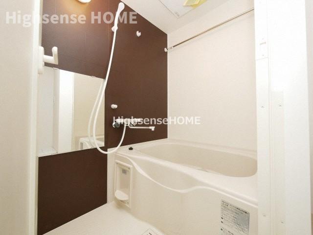 バス・シャワールーム　コンパクトで使いやすいお風呂です