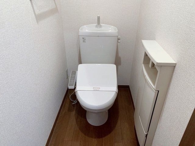 トイレ　温水洗浄暖房便座のトイレ